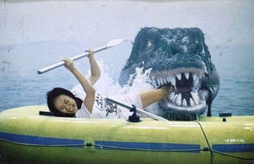 Баласы қарсылық білдірген анасын трассалайды