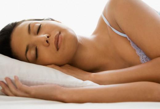 Еркекті саусағымен еще