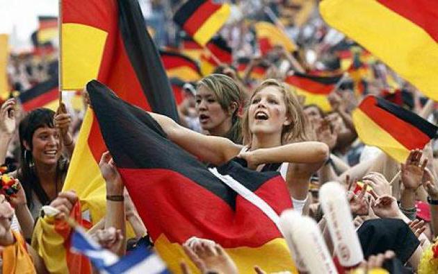 Жас әйел кемпірдің мысығын жалап жатыр HD форматында онлайн бет ситинг және куннилингус