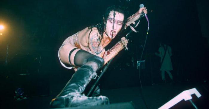 Curvy mulatto porno Yigitni ikki qoli bilan mushtlash