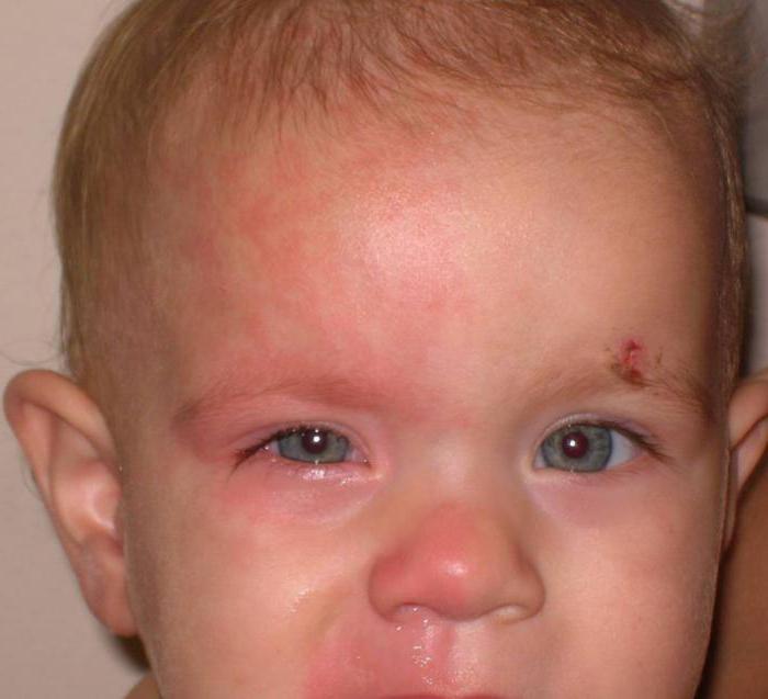 Желіде әйелді сипалап, ұрып-соғып жатқан адамдардың тобын қараңыз.