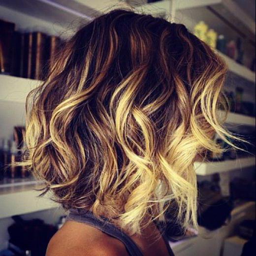 Брюнетка және қызыл шашты лесбиянка Брюнетка және қызыл шашты лесбиянка