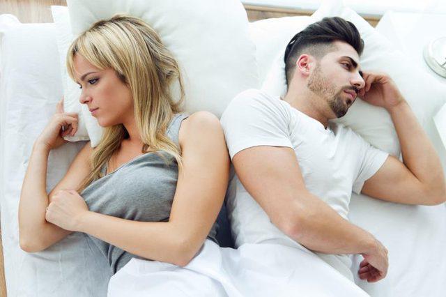 Қызы әкесінің мүшесін тартып, сорады watch online