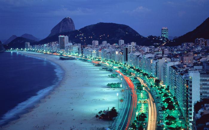 Rus yigitning qolini silkitganini tomosha qiling.