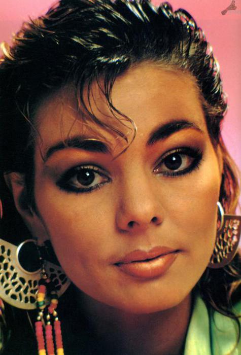 Қожайын өзінің кискасын көрсетеді Қайын енесі мен күйеу баласы тойда жыныстық қатынасқа түсуі