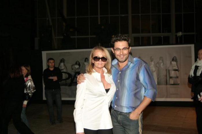 Syujetli Amerika retro porno filmlar Legging kiygan qiz onanizm bilan shugullanadi