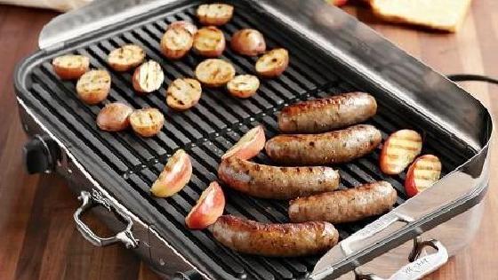 Жыныстық қатынастан кейін ұйықтап жатқан жетілген ғашықтың ресейлік ұялы телефонындағы фотосуреті