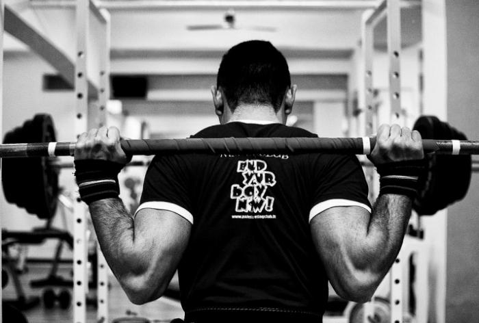 Жалаңаш жүргізуші Карина Құдисова