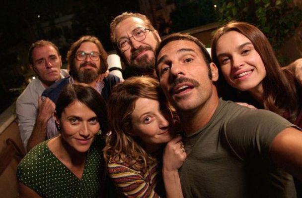 Майк Адриано үлкен әтештерімен анал