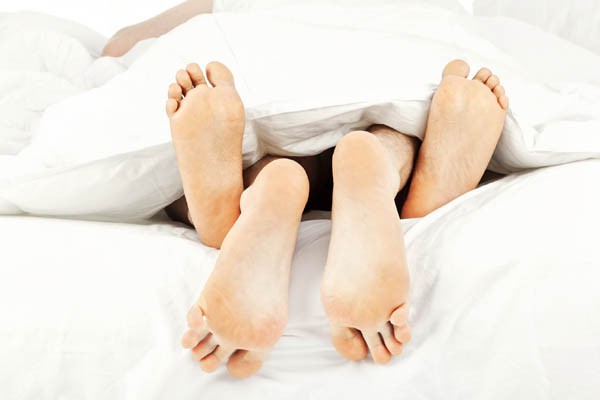 Порно үйдің айналасында қарғыбаумен жүреді