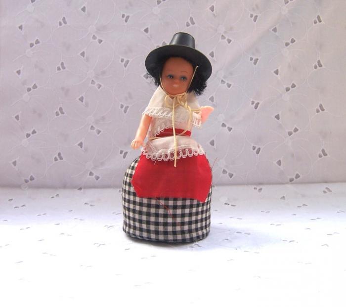 Anjelina Valentin ozining shirin hol teshiklarida ikkita xorozni his qiladi